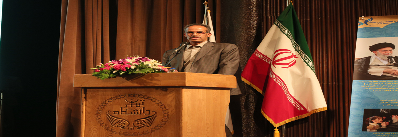 دکتر احمد نوحهگر در ششمین دوره تجلیل از کارمندان نمونه دانشگاه به سیاست دانشگاه تهران درباره ادامه تحصیل کارکنان و بازنگری در آئیننامههای ارتقا اشاره کرد.